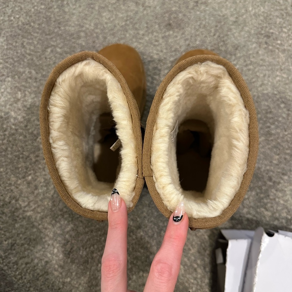 UGG Boots - Picture 9 of 10